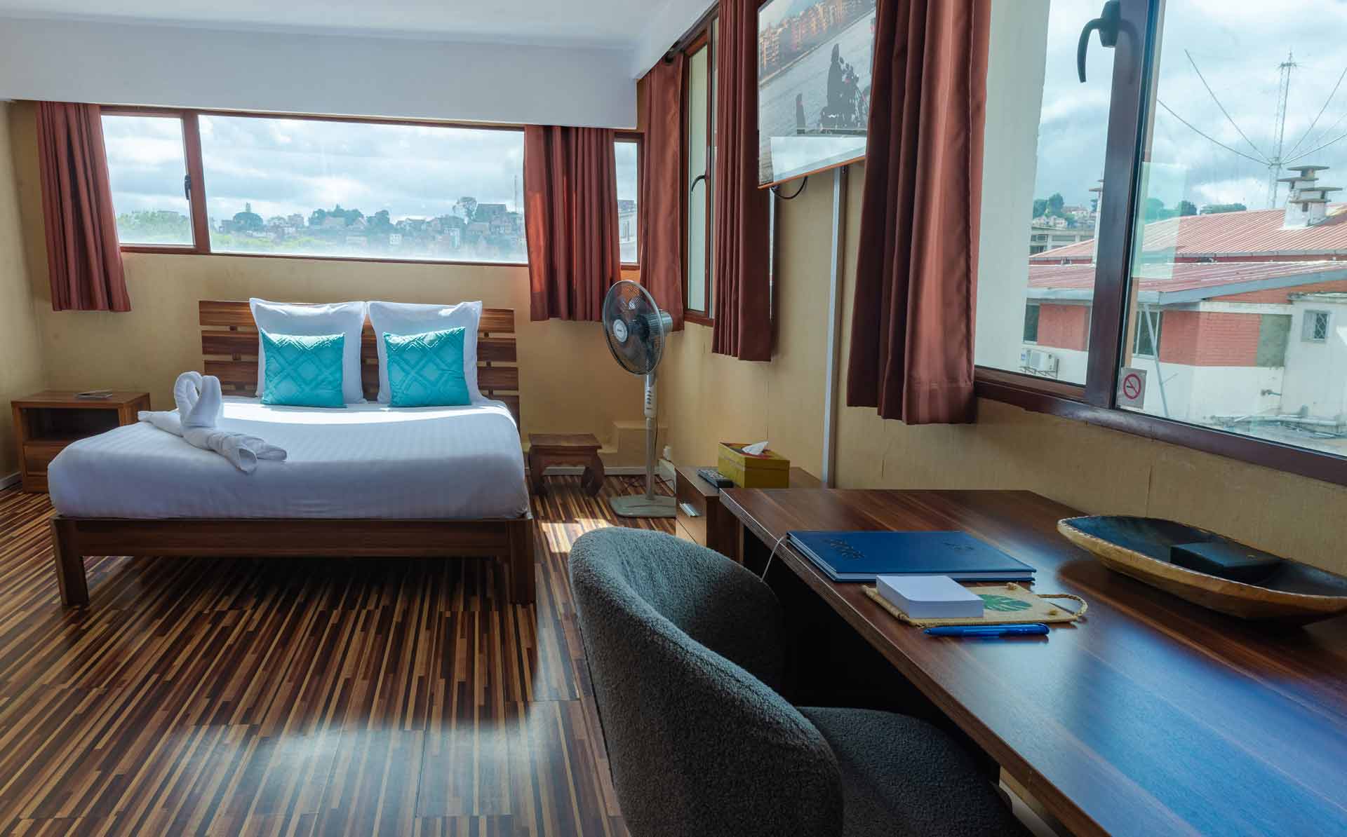 Chambre familiale eclairée de lumière naturelle à Antaninarenina