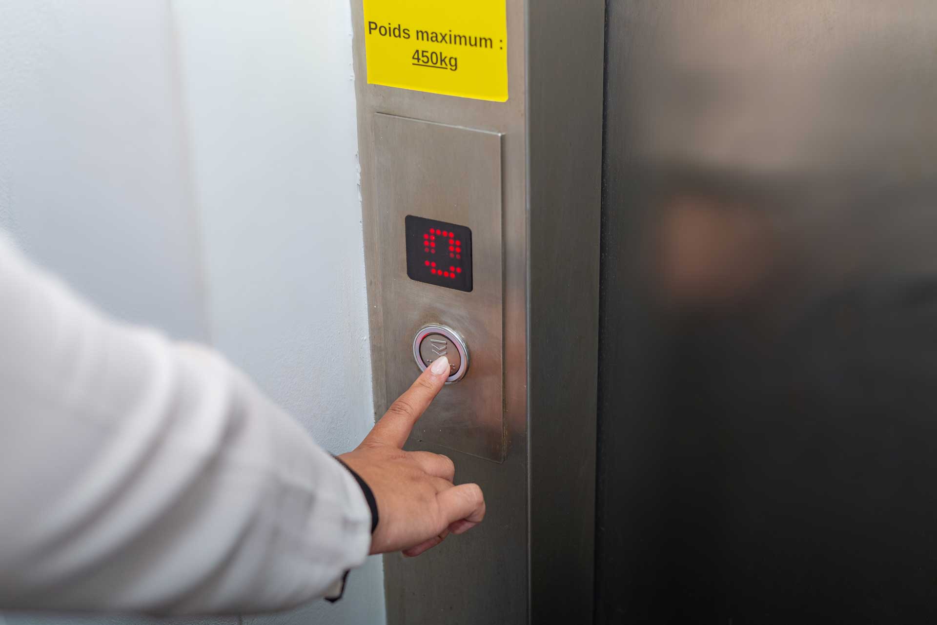 Bouton d'appel d'ascenseur Hotel le Pousse Pousse Antaninarenina