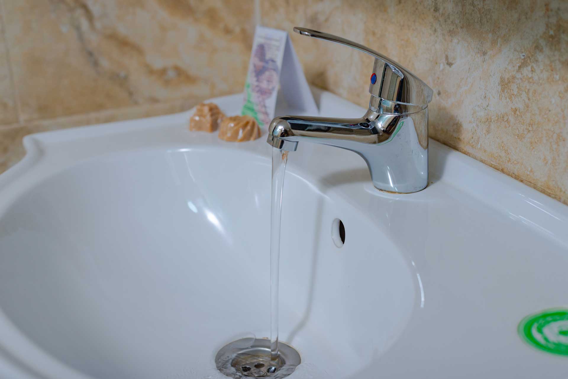 Lave main Hotel le Pousse Pousse Antaninarenina